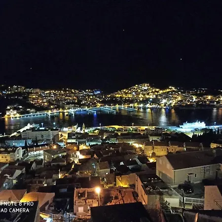بيت ضيافة Elezovic