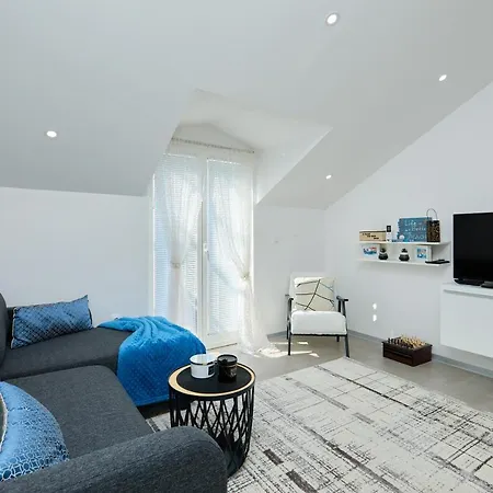 Guest house Studio Elezovic 2*