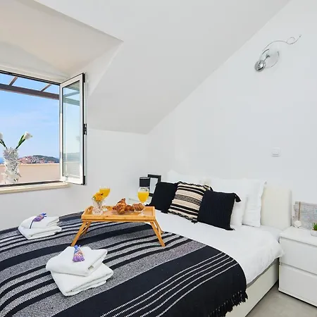 Elezovic ドゥブロブニク